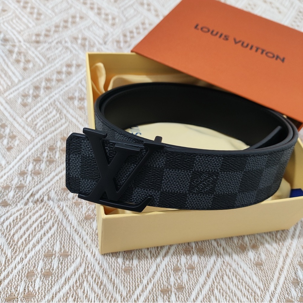 Louis Vuitton Black Metal LV Buckle Versatile Belt
